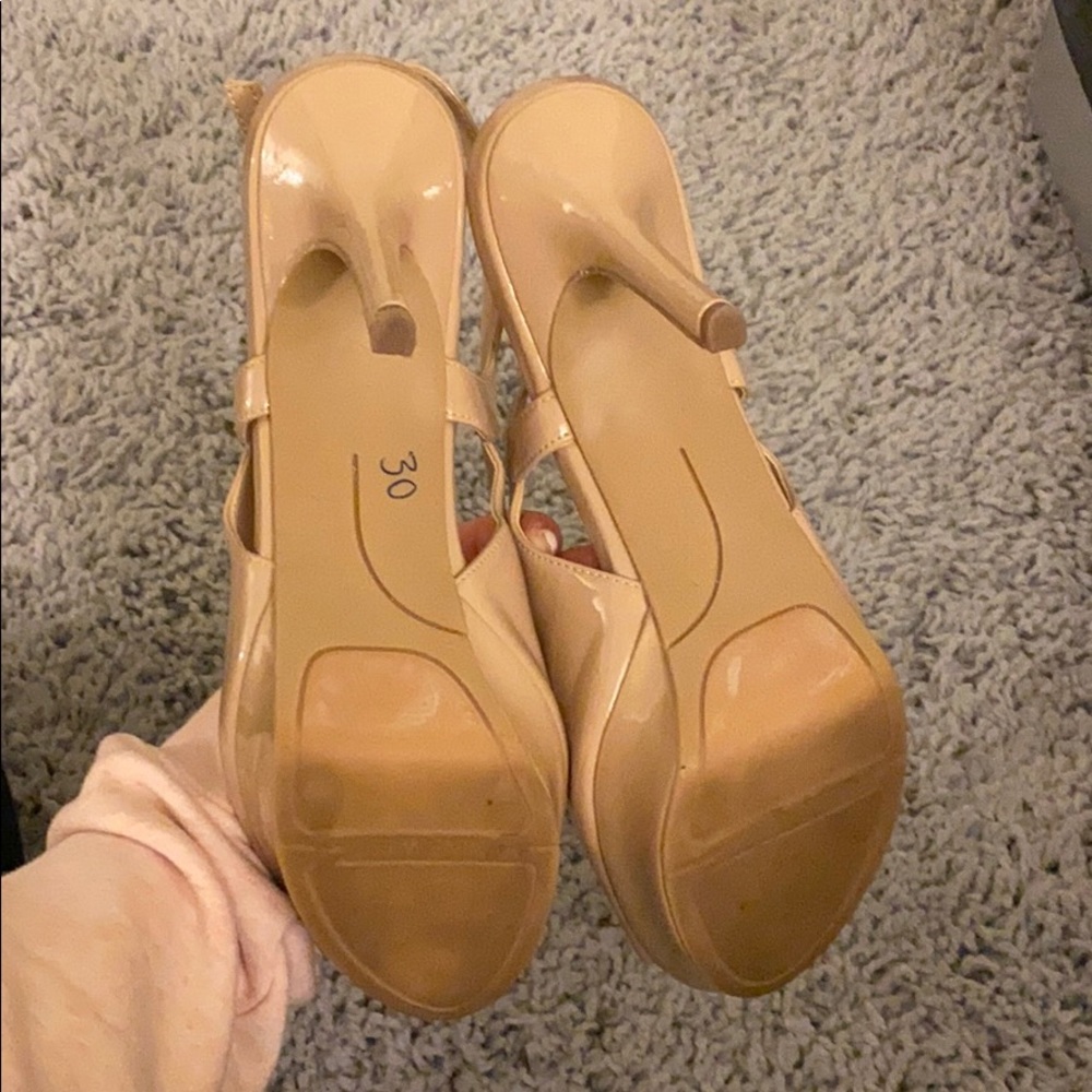 Heels - Picture 4 of 4